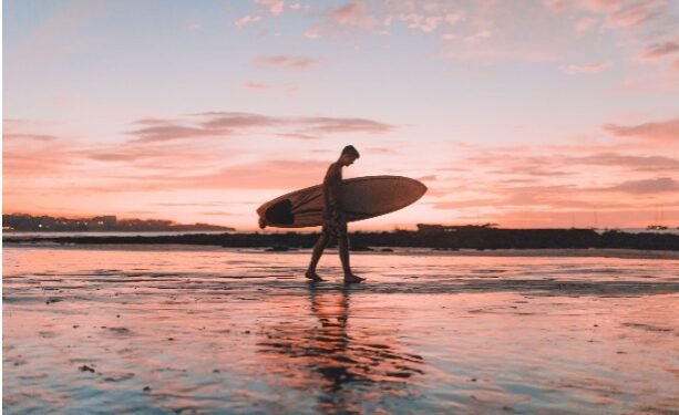 Uncover the 4 Hottest Beaches for Summer Surfing Adventures