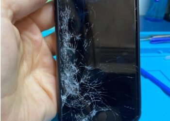 L’Arte del Recupero: Sostituzione del Vetro dello Smartphone